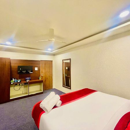 Hotel Eagle Grand Hyderabad Airport Zone 샴샤바드 외부 사진
