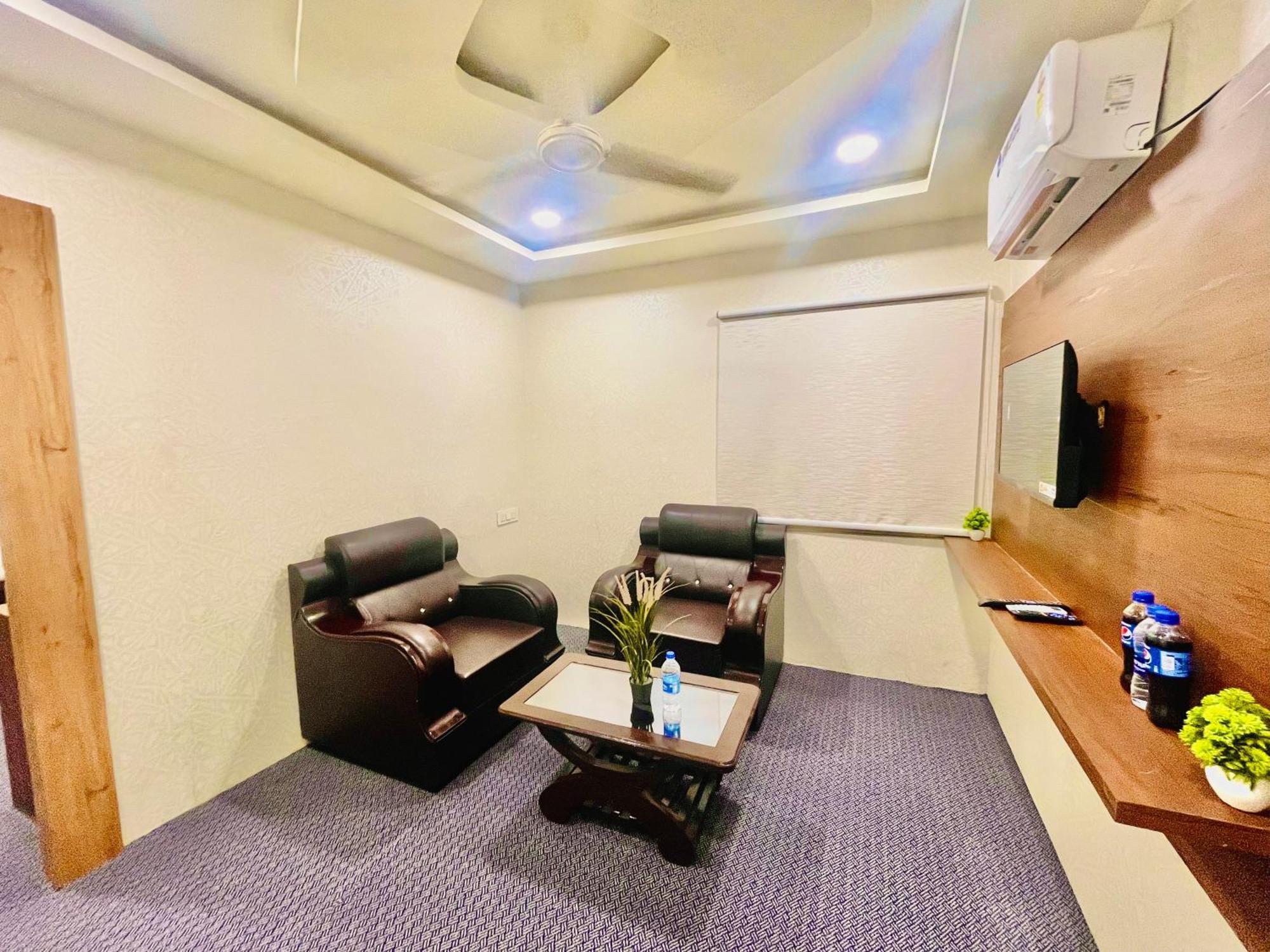 Hotel Eagle Grand Hyderabad Airport Zone 샴샤바드 외부 사진