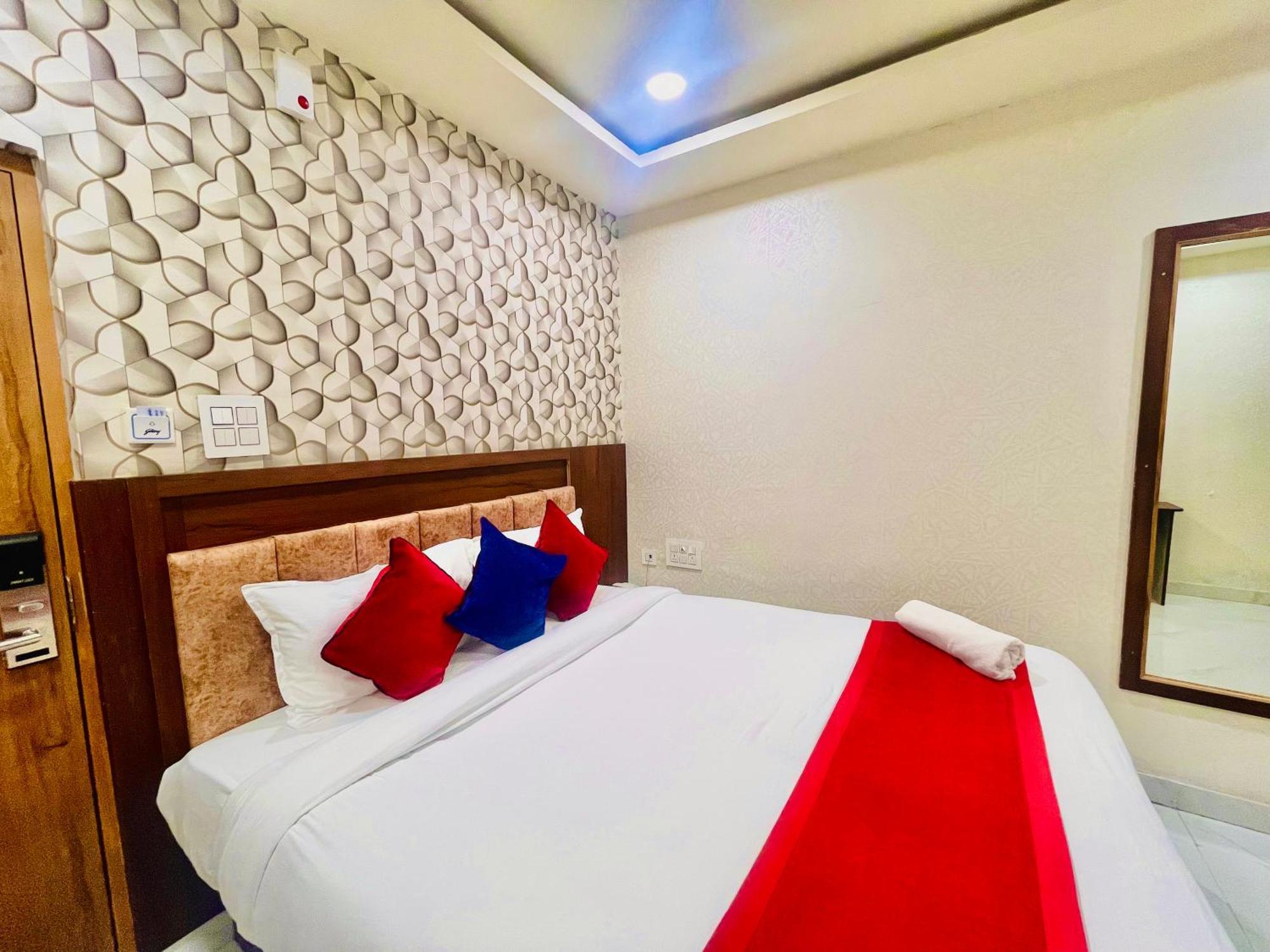 Hotel Eagle Grand Hyderabad Airport Zone 샴샤바드 외부 사진