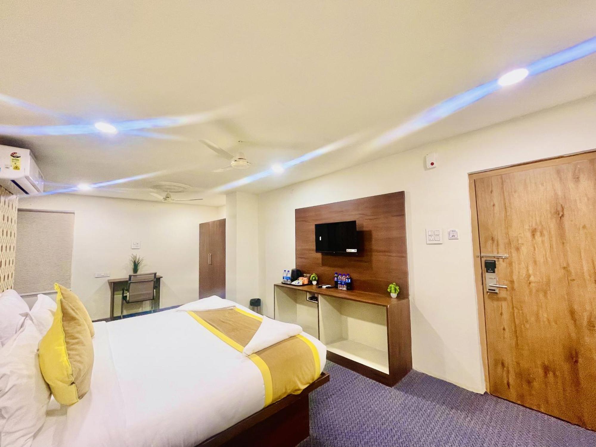 Hotel Eagle Grand Hyderabad Airport Zone 샴샤바드 외부 사진