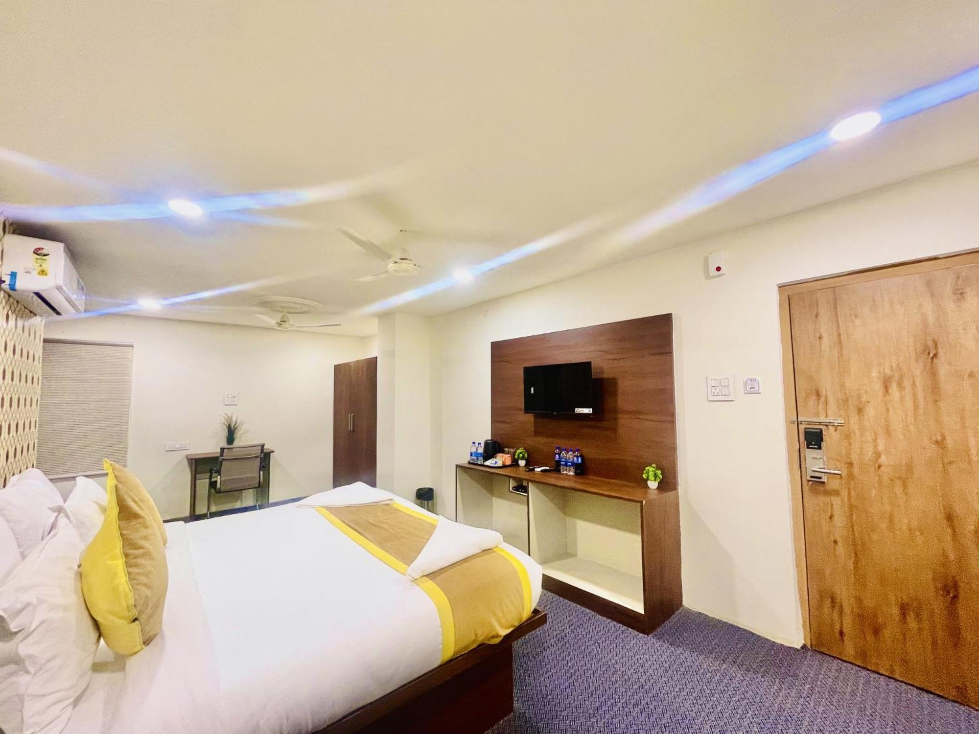 Hotel Eagle Grand Hyderabad Airport Zone 샴샤바드 외부 사진