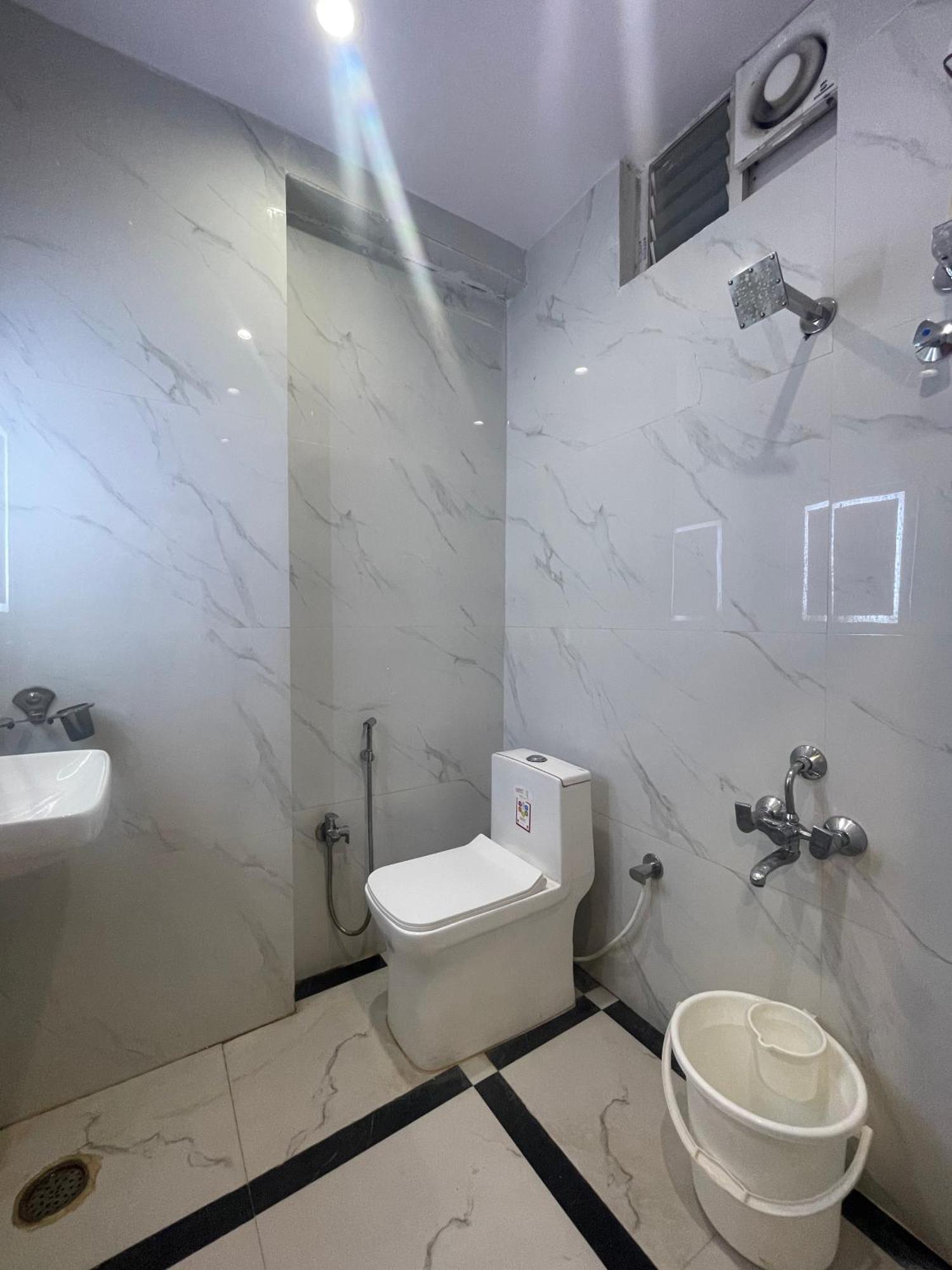 Hotel Eagle Grand Hyderabad Airport Zone 샴샤바드 외부 사진