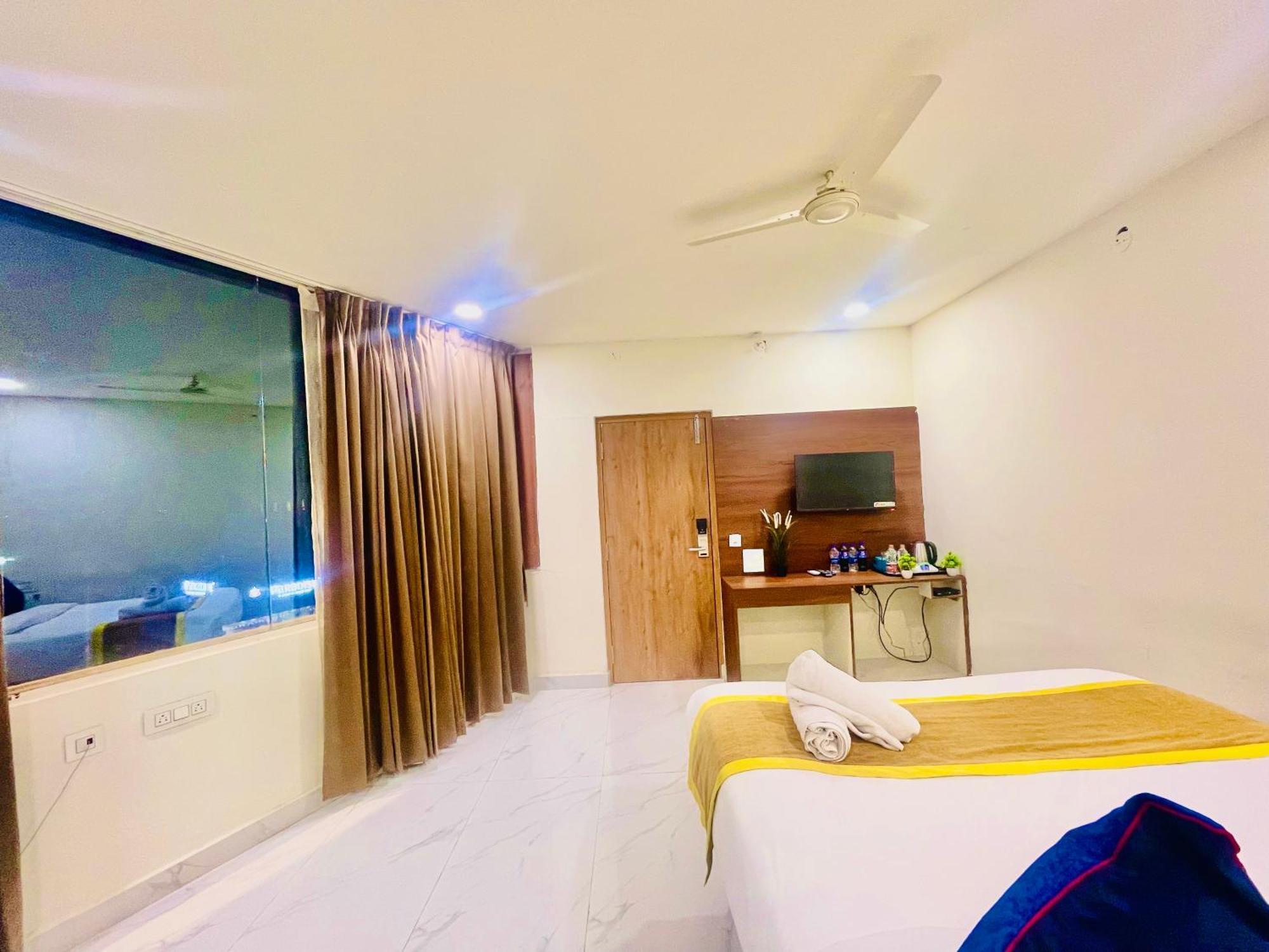 Hotel Eagle Grand Hyderabad Airport Zone 샴샤바드 외부 사진