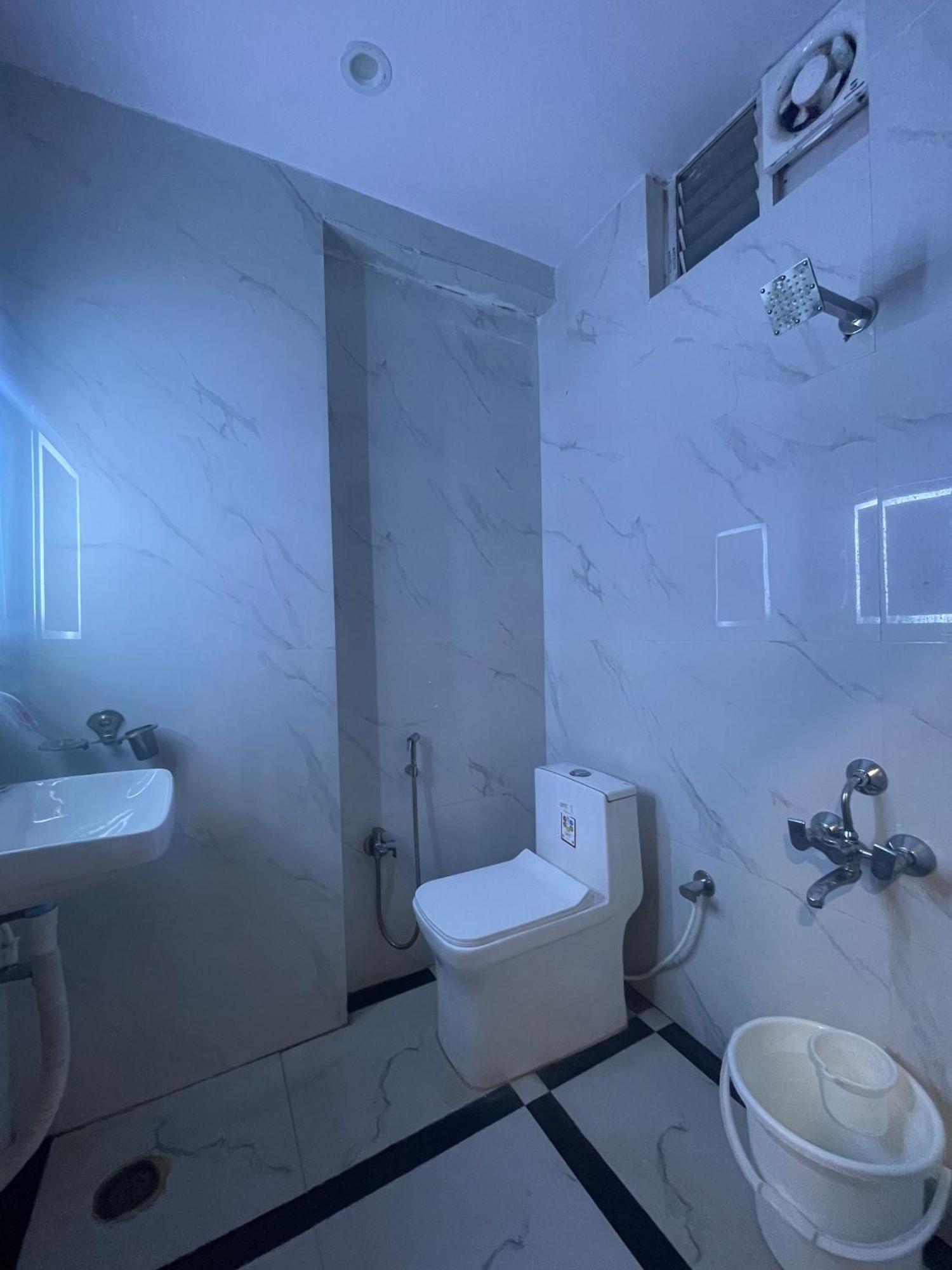 Hotel Eagle Grand Hyderabad Airport Zone 샴샤바드 외부 사진