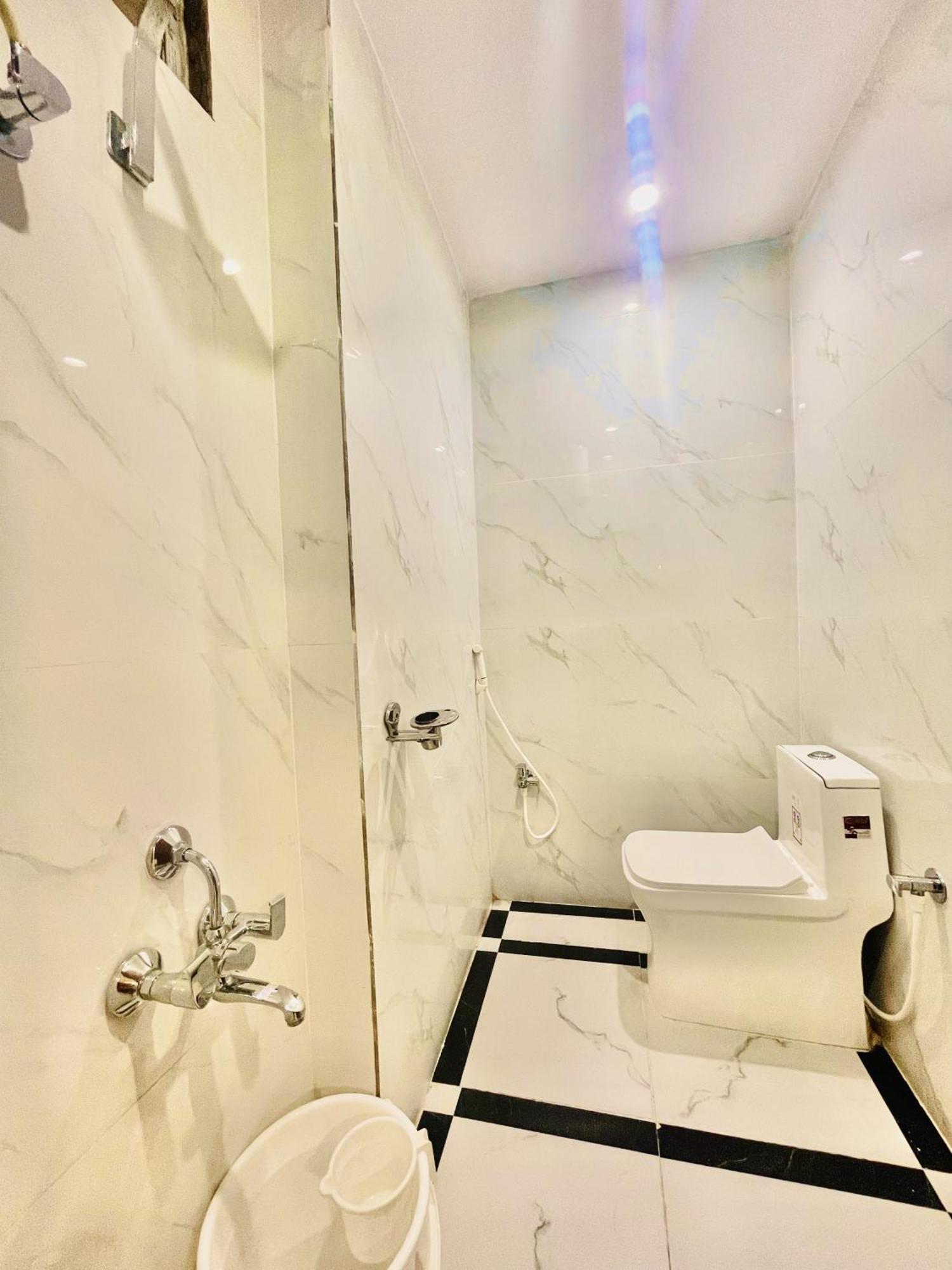 Hotel Eagle Grand Hyderabad Airport Zone 샴샤바드 외부 사진