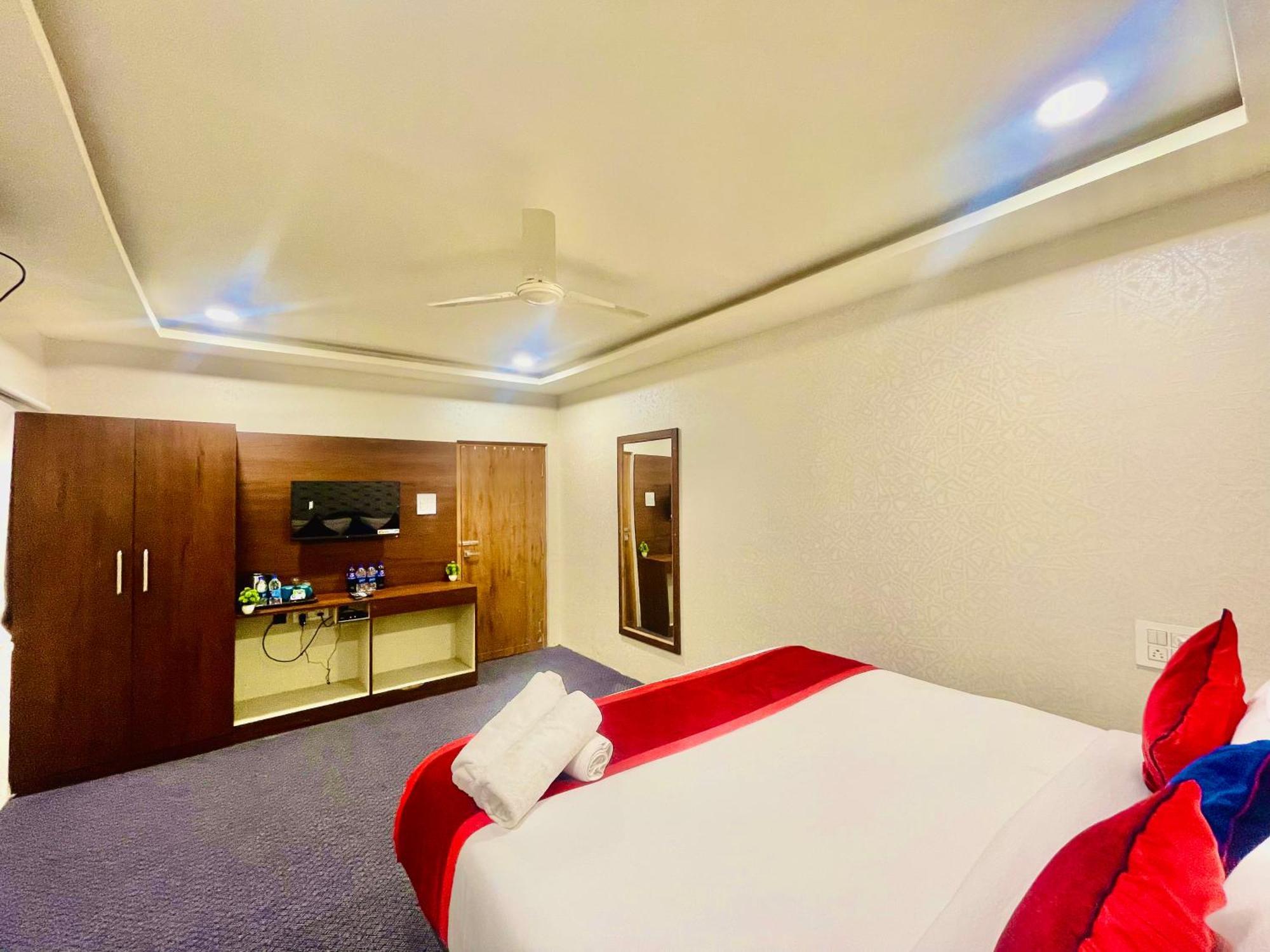 Hotel Eagle Grand Hyderabad Airport Zone 샴샤바드 외부 사진