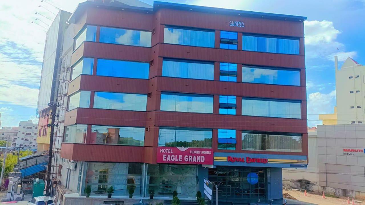 Hotel Eagle Grand Hyderabad Airport Zone 샴샤바드 외부 사진